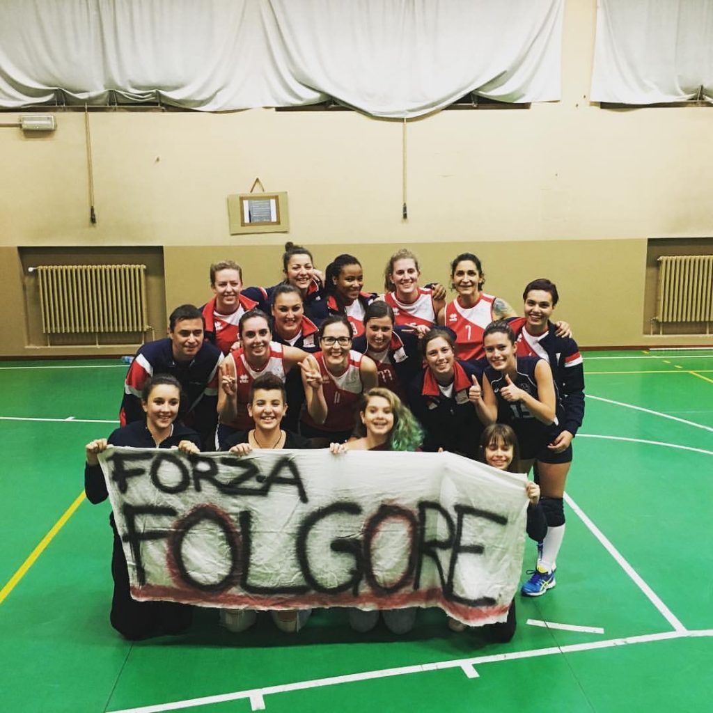 La squadra dopo la vittoria con le ragazze dell' Under 14 !